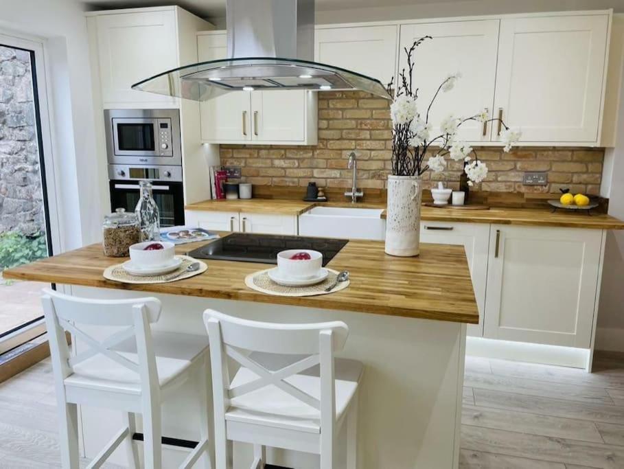 Charming Cottage Close To M4 Bridgend Bridgend  Εξωτερικό φωτογραφία