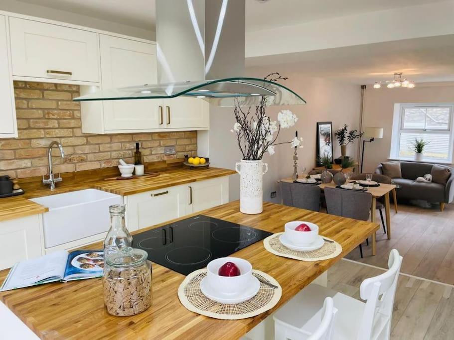 Charming Cottage Close To M4 Bridgend Bridgend  Εξωτερικό φωτογραφία